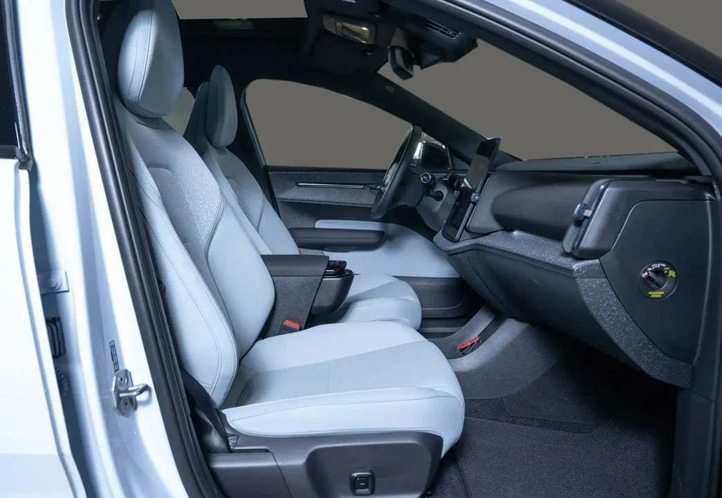 Volvo EX30 TwinMotor ULTRA / Лизинг без първоначална вноска, снимка 3 - Автомобили и джипове - 53970524