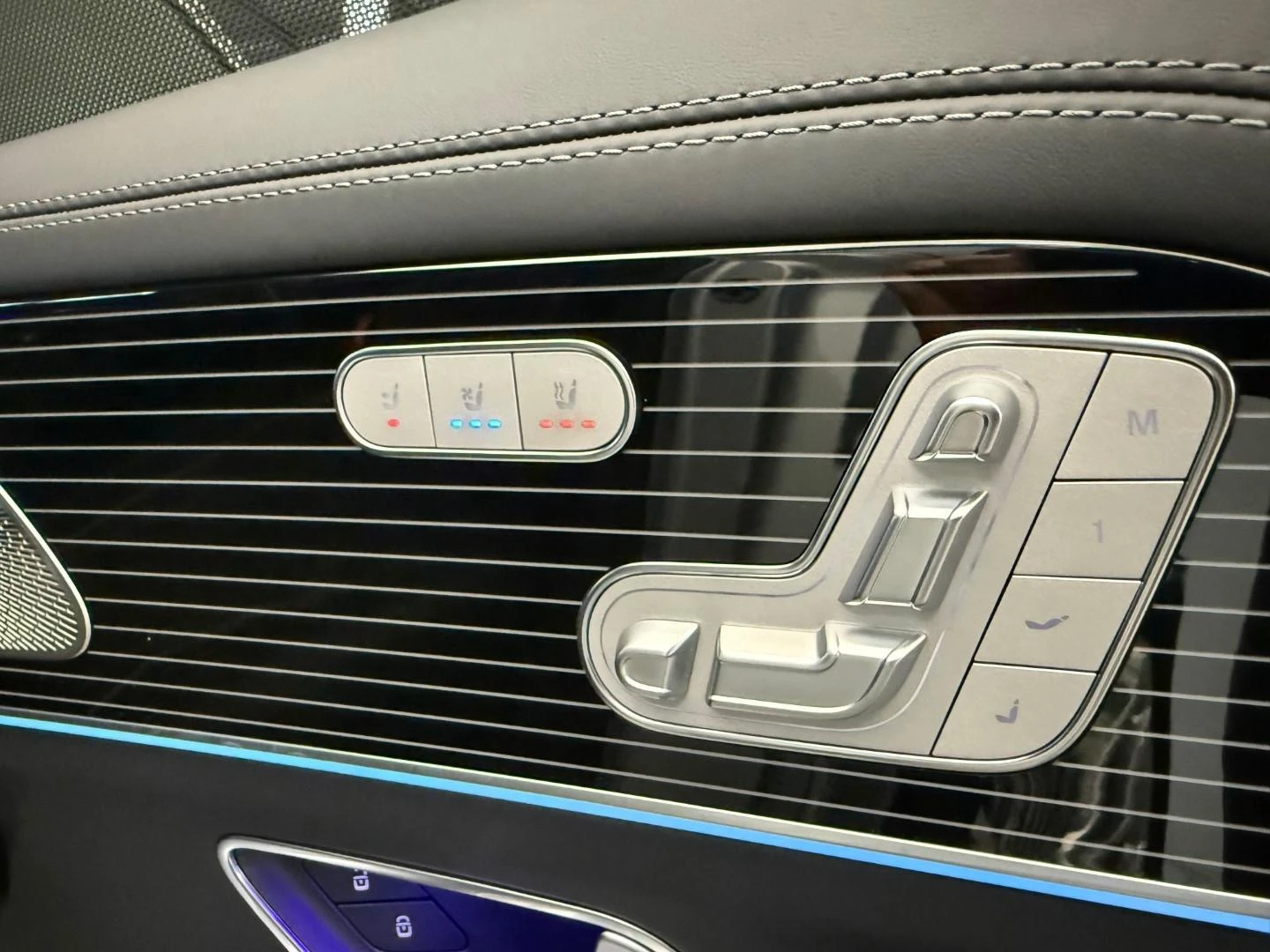 Mercedes-Benz GLS 600 MAYBACH 4-MATIC MANUFAKTUR PANORAMA , снимка 12 - Автомобили и джипове - 54904356