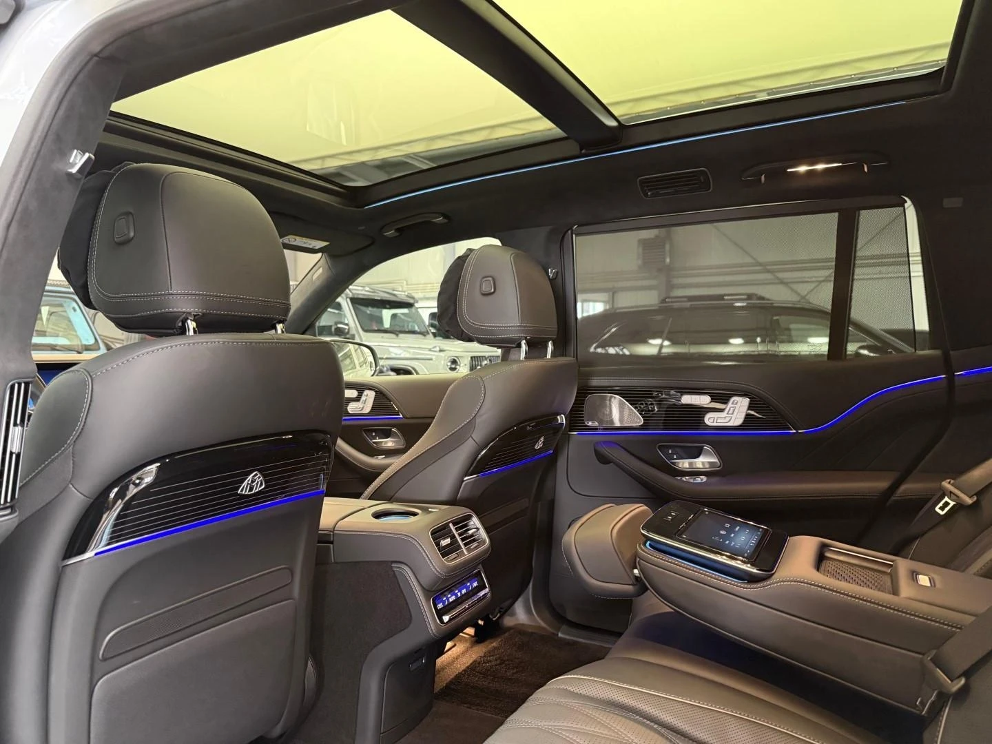 Mercedes-Benz GLS 600 MAYBACH 4-MATIC MANUFAKTUR PANORAMA , снимка 14 - Автомобили и джипове - 54904356