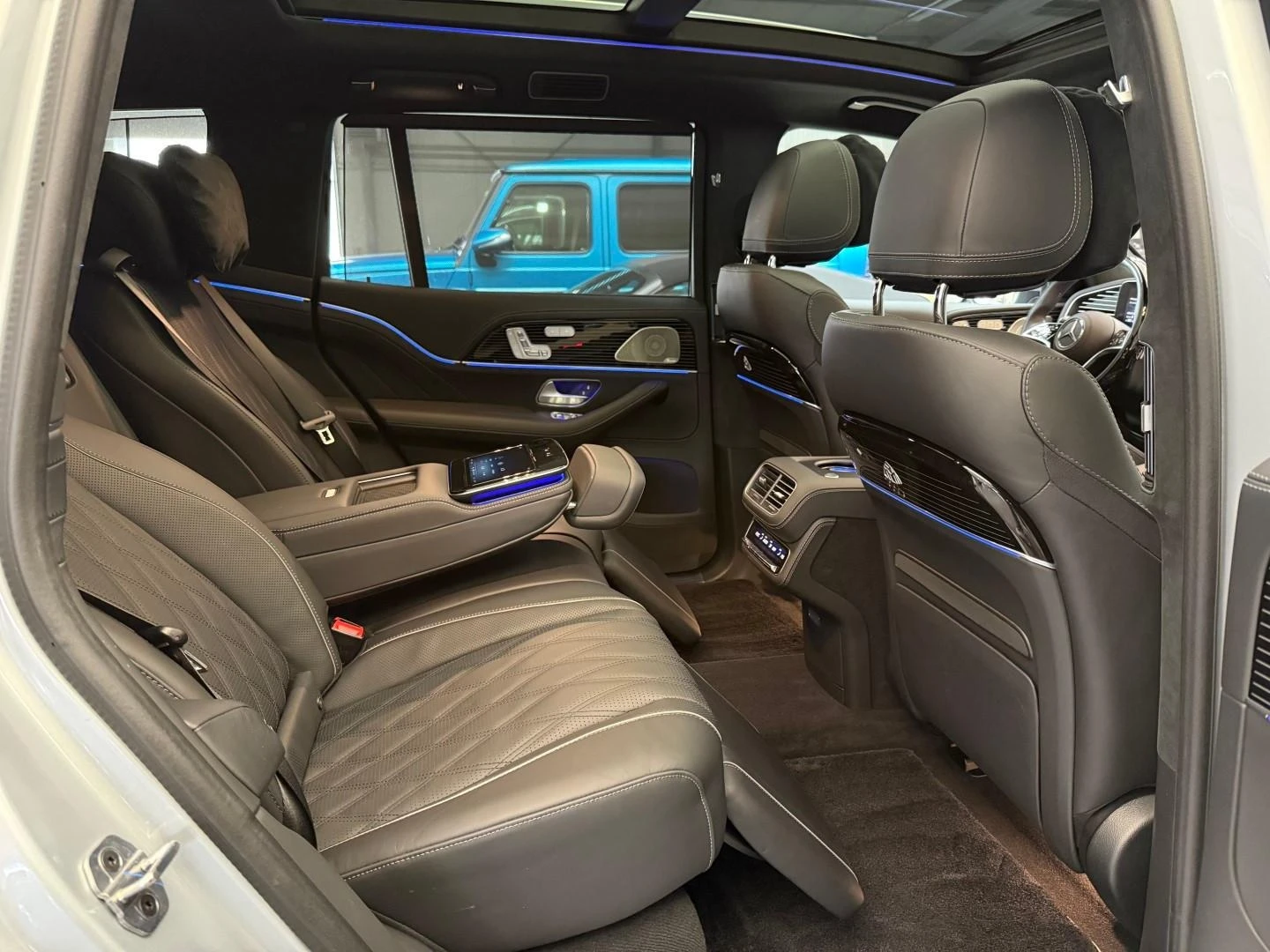 Mercedes-Benz GLS 600 MAYBACH 4-MATIC MANUFAKTUR PANORAMA , снимка 11 - Автомобили и джипове - 54904356