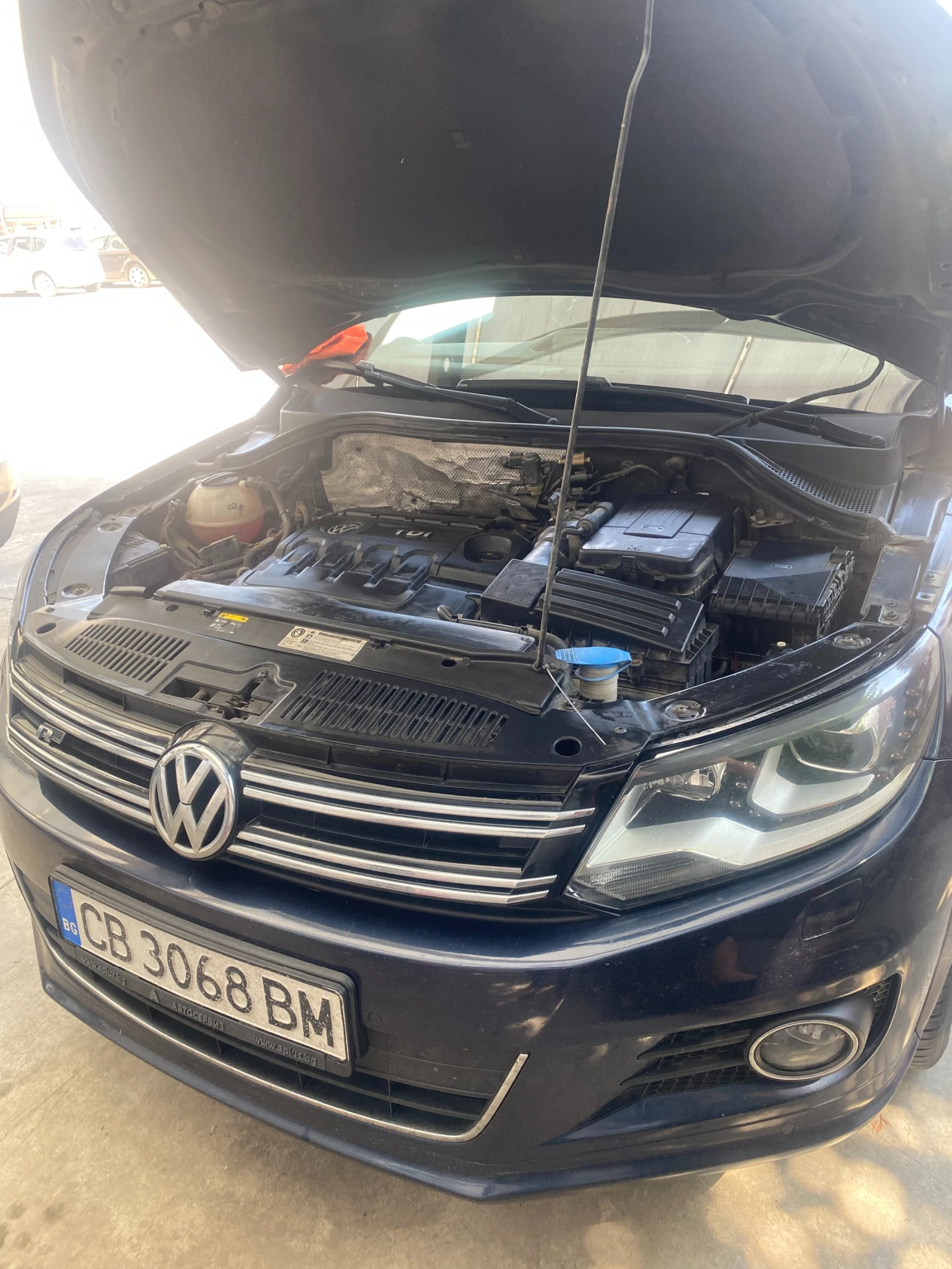 VW Tiguan Sport&Style 4Motion DSG 7-ст., снимка 12 - Автомобили и джипове - 54957723