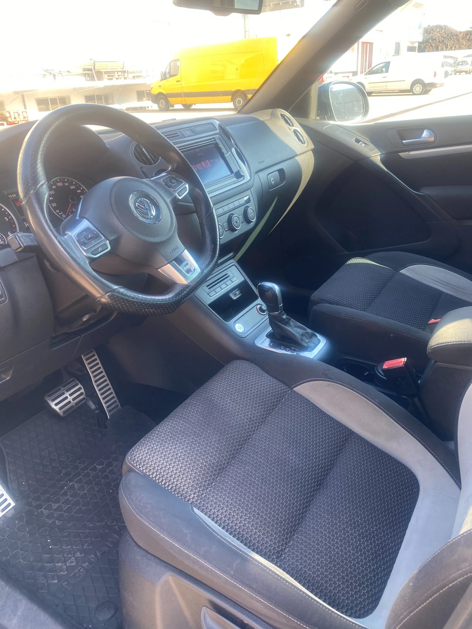 VW Tiguan Sport&Style 4Motion DSG 7-ст., снимка 7 - Автомобили и джипове - 54957723