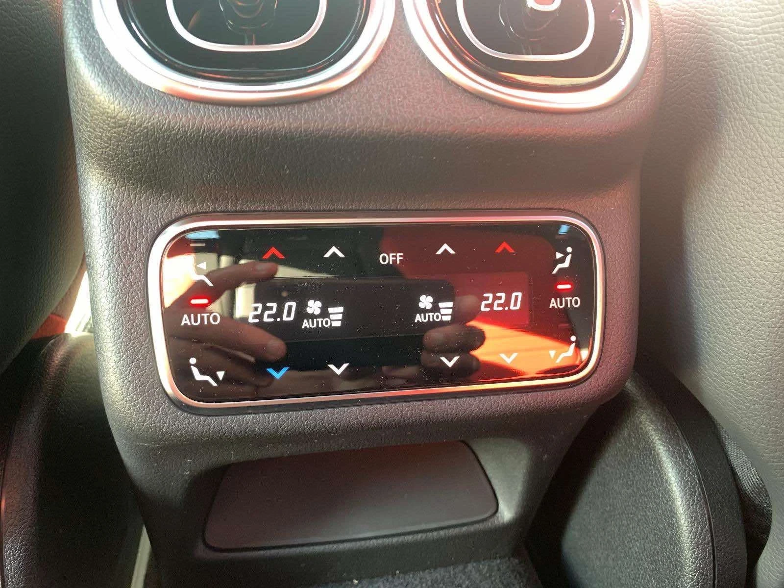 Mercedes-Benz GLC 300 COUPE* AMG* PANORAMA* ГАРАНЦИЯ, снимка 11 - Автомобили и джипове - 55727521