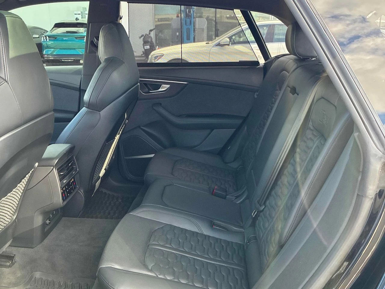 Audi Q8 4.0 TFSI quattro, снимка 14 - Автомобили и джипове - 55798369