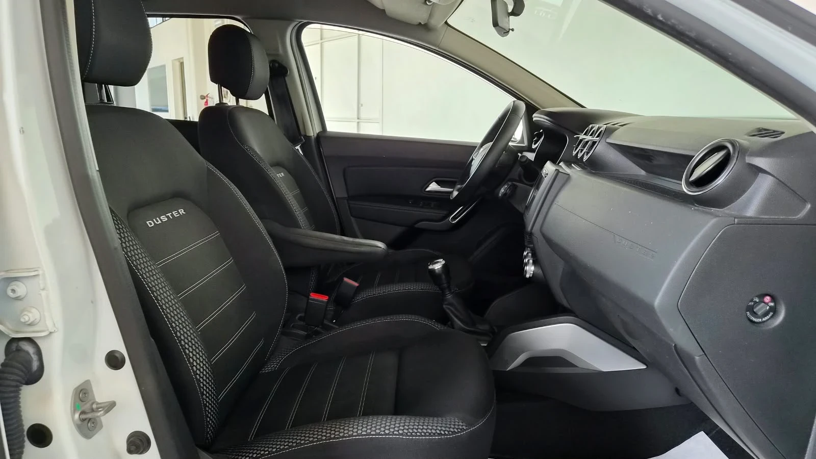 Dacia Duster 1.6i GPL 114hp* 11.2019г* КАМЕРИ 360* NAVI* LED* e, снимка 12 - Автомобили и джипове - 56461147