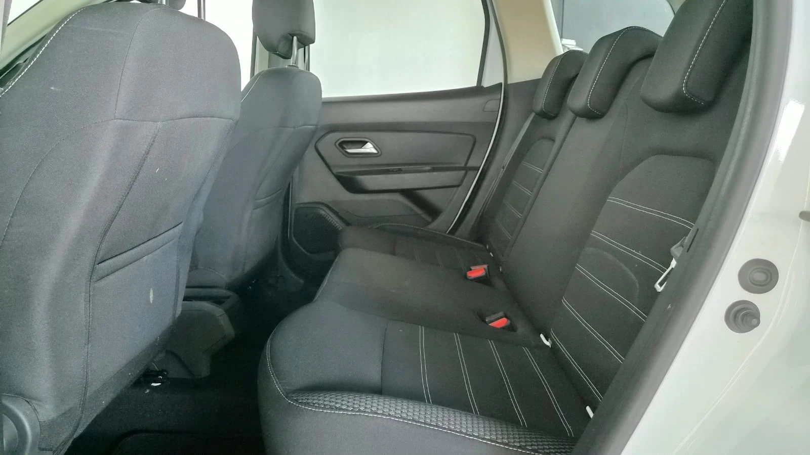 Dacia Duster 1.6i GPL 114hp* 11.2019г* КАМЕРИ 360* NAVI* LED* e, снимка 5 - Автомобили и джипове - 56461147
