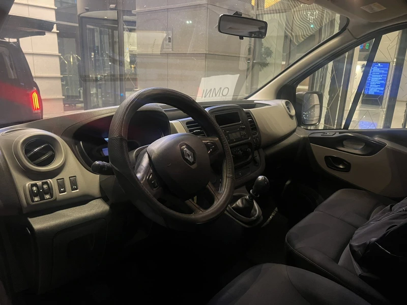 Renault Trafic, снимка 3 - Бусове и автобуси - 48457926