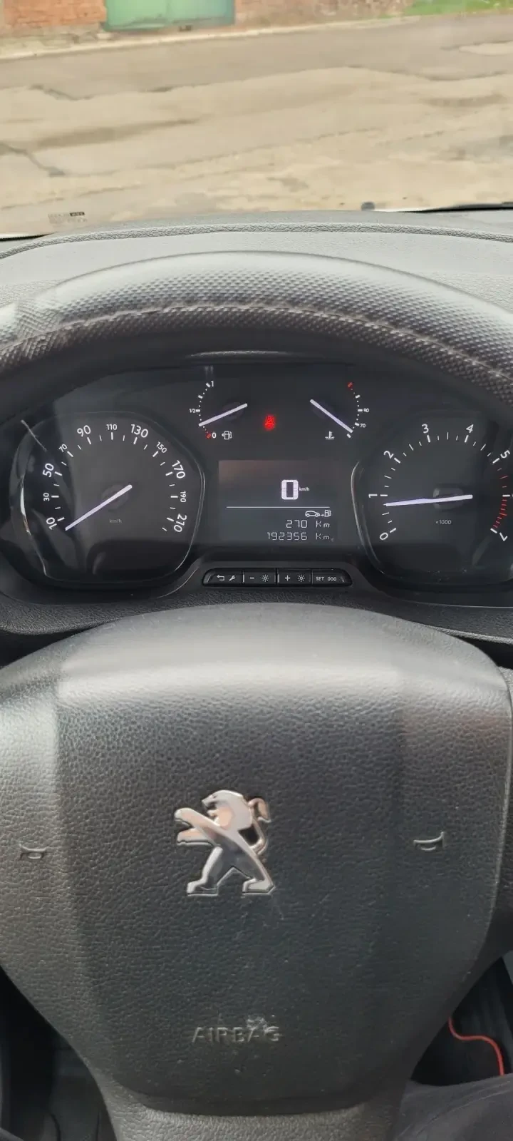 Peugeot Expert 1.6 EURO 6 - изображение 10