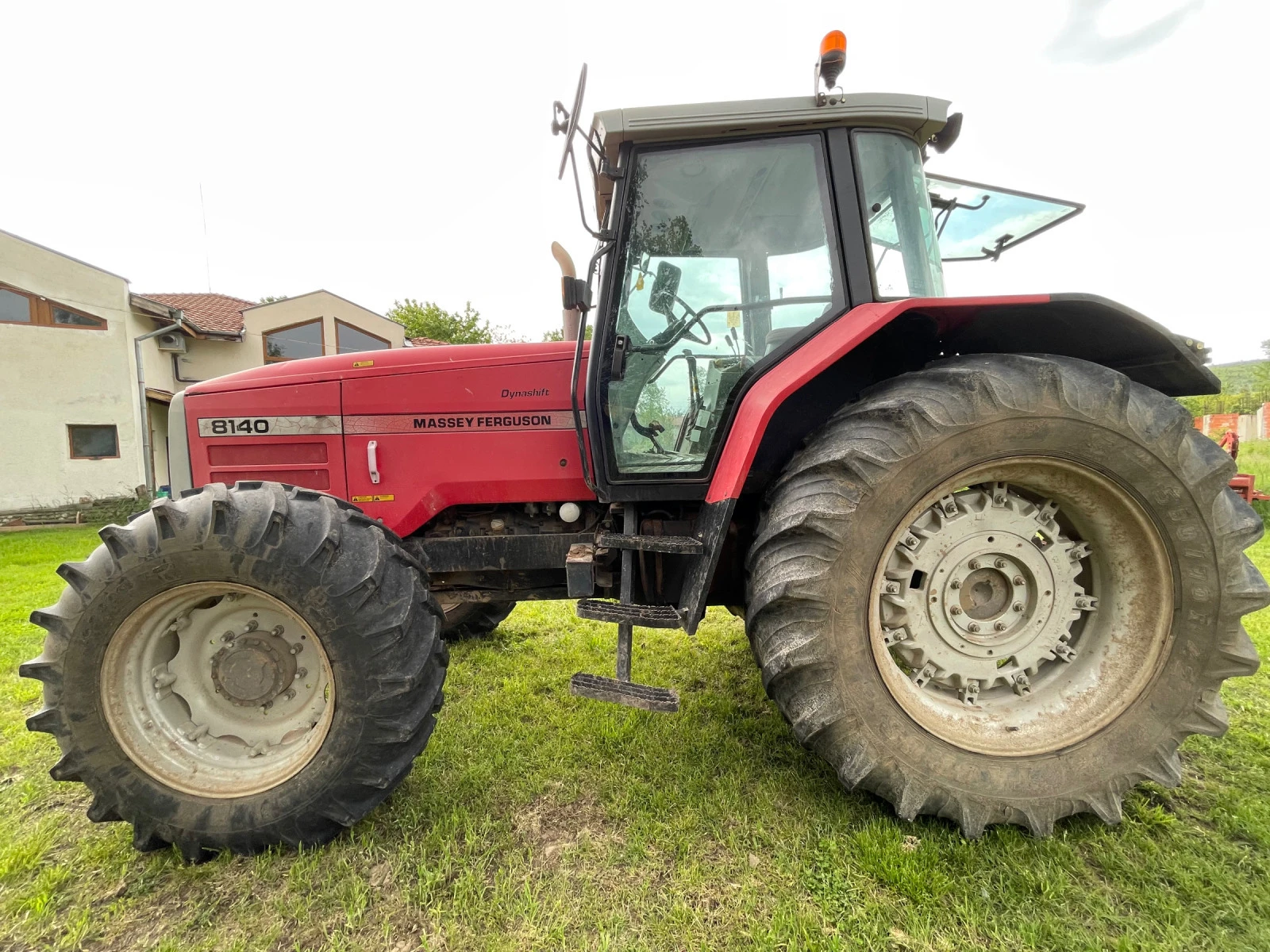 Трактор Massey 8140 (нов двигател-170к.с.) - изображение 3