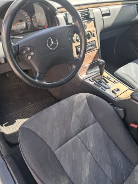 Mercedes-Benz E 220, снимка 4