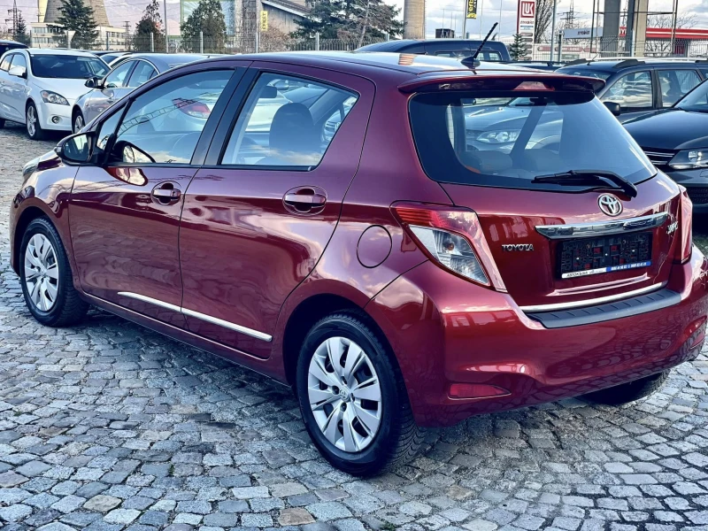 Toyota Yaris 1.3 6-скорости, снимка 3 - Автомобили и джипове - 48078078