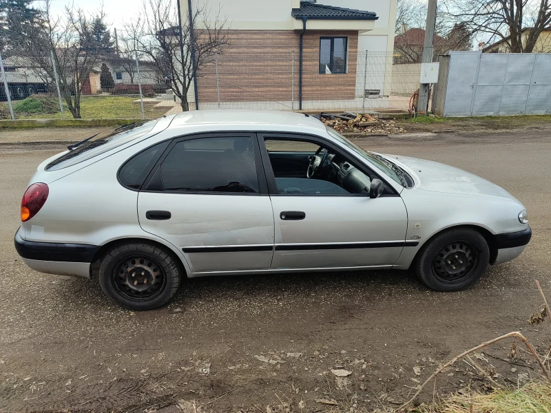 Toyota Corolla, снимка 8 - Автомобили и джипове - 48892272