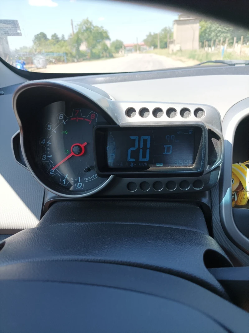 Chevrolet Aveo 9500км, снимка 10 - Автомобили и джипове - 53078575