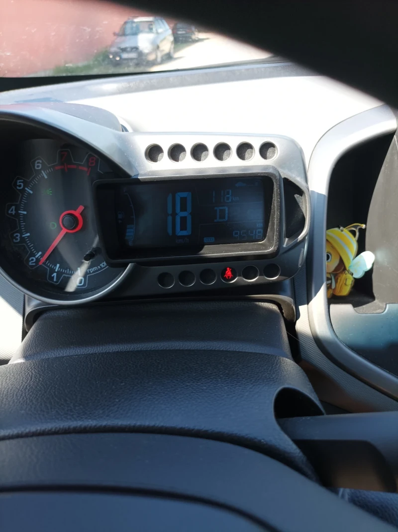 Chevrolet Aveo 9500км, снимка 6 - Автомобили и джипове - 53078575