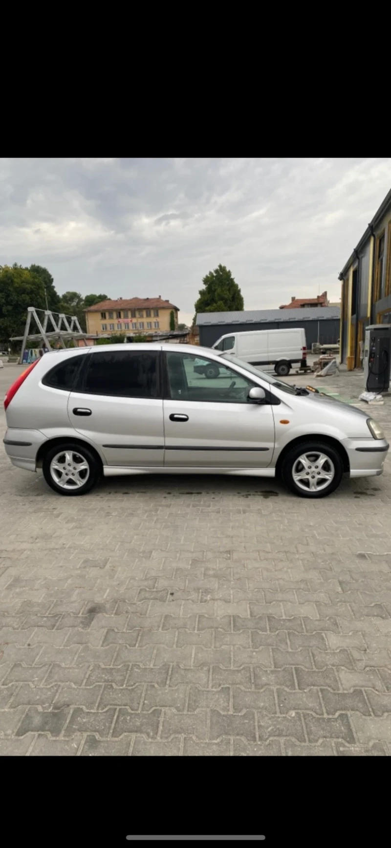 Nissan Almera tino 1.8i, Регистриран, всичко платено, Климатроник, снимка 5 - Автомобили и джипове - 51223816