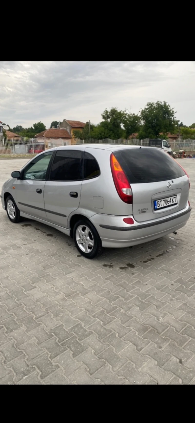 Nissan Almera tino 1.8i, Регистриран, всичко платено, Климатроник, снимка 3 - Автомобили и джипове - 51223816