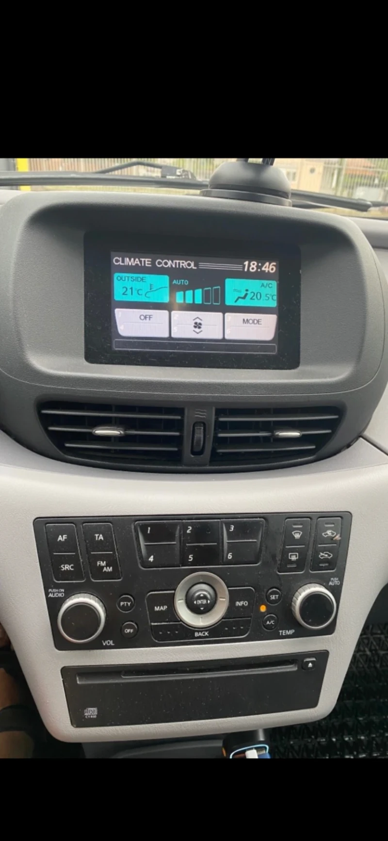 Nissan Almera tino 1.8i, Регистриран, всичко платено, Климатроник, снимка 10 - Автомобили и джипове - 51223816