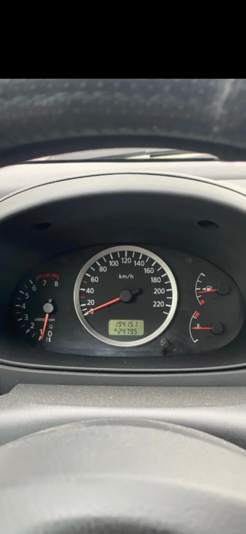 Nissan Almera tino 1.8i, Регистриран, всичко платено, Климатроник, снимка 8 - Автомобили и джипове - 51223816