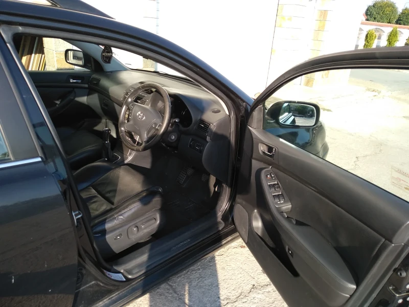 Toyota Avensis 2.0 VVTI T-spirit, снимка 11 - Автомобили и джипове - 52633296