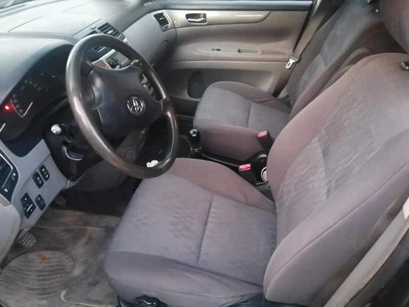 Toyota Avensis verso, снимка 9 - Автомобили и джипове - 52841524