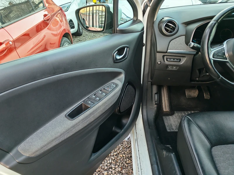 Renault Zoe 52kwCCS R135 Гаранция Сертификат, снимка 14 - Автомобили и джипове - 52865568