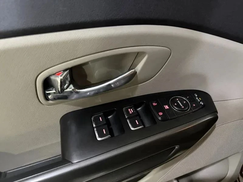 Kia Carnival, снимка 17 - Автомобили и джипове - 56689504