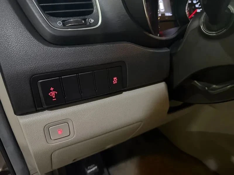 Kia Carnival, снимка 16 - Автомобили и джипове - 56689504