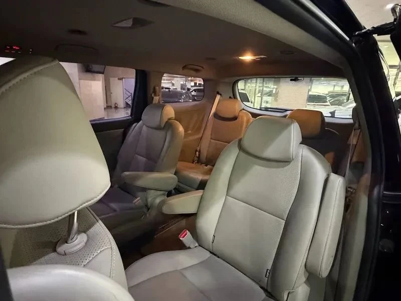 Kia Carnival, снимка 8 - Автомобили и джипове - 56689504