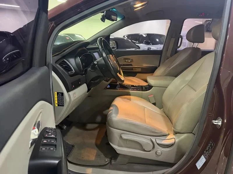 Kia Carnival, снимка 6 - Автомобили и джипове - 56689504