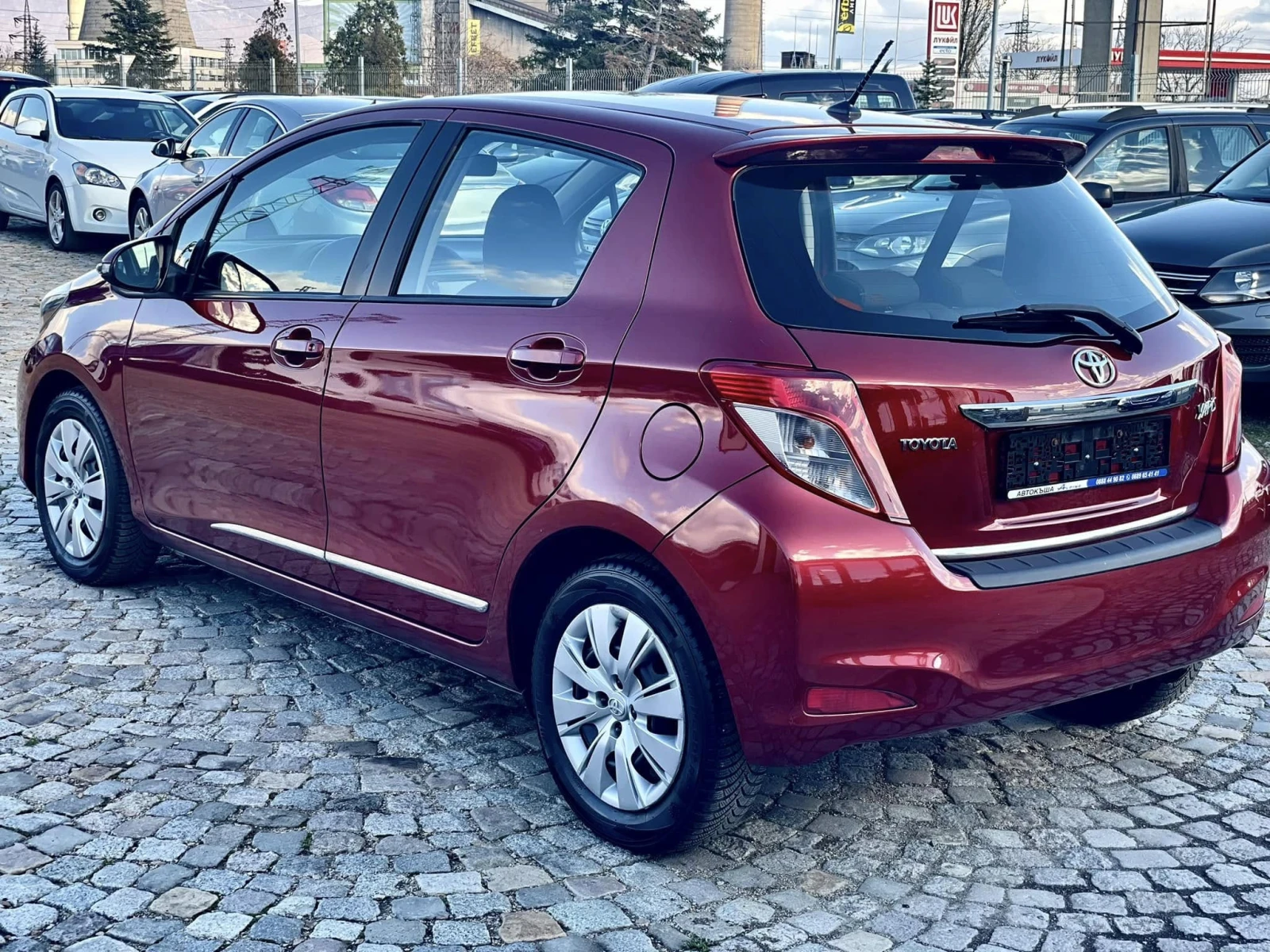 Toyota Yaris 1.3 6-скорости - изображение 3