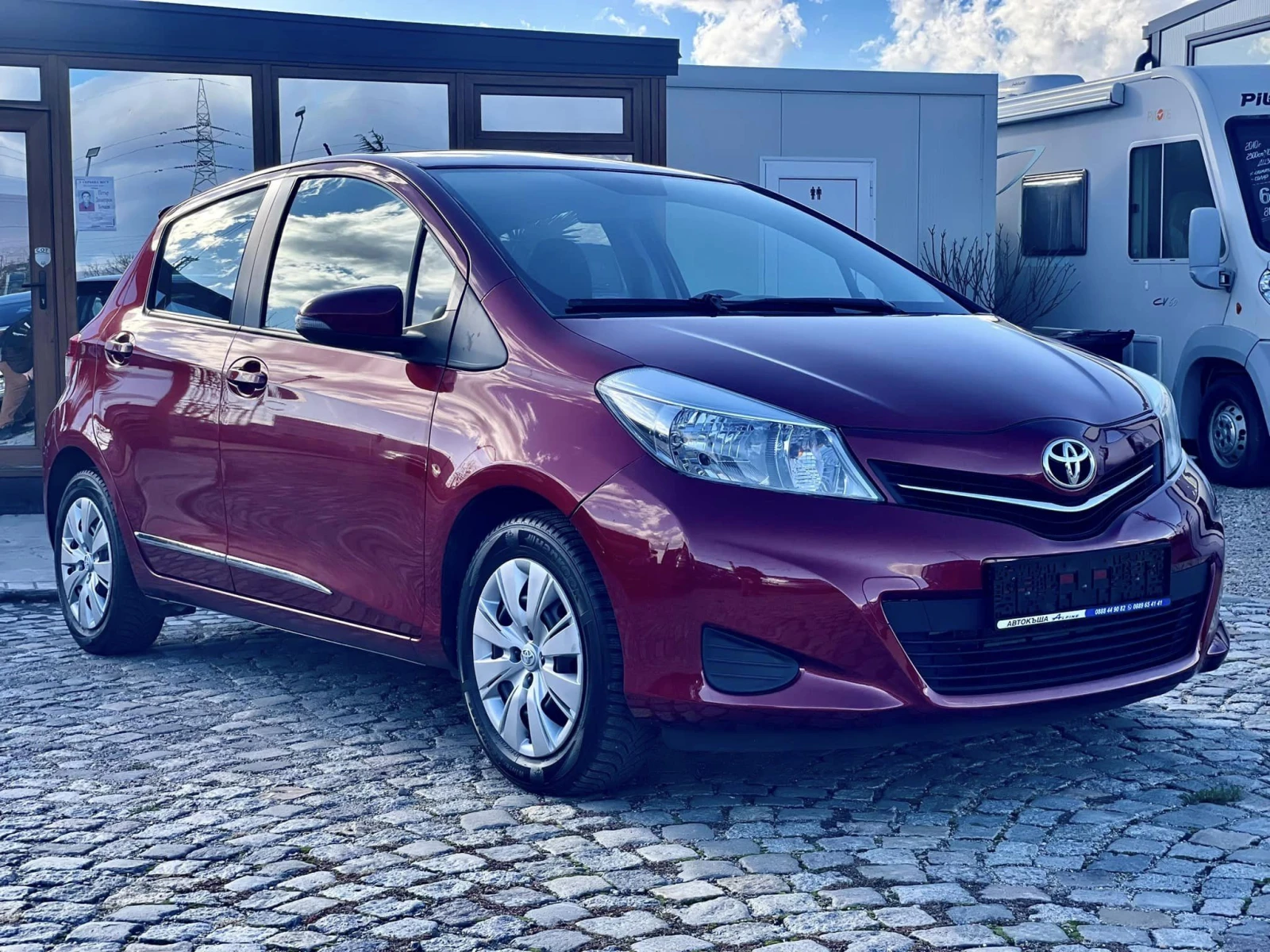 Toyota Yaris 1.3 6-скорости - изображение 7