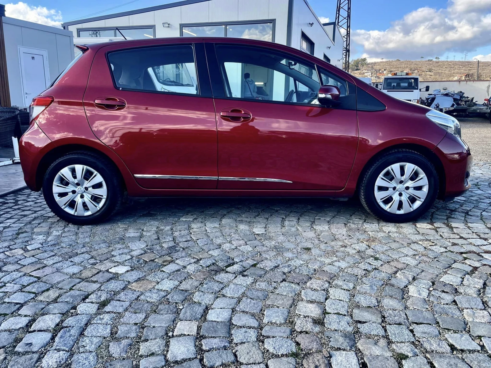 Toyota Yaris 1.3 6-скорости - изображение 6