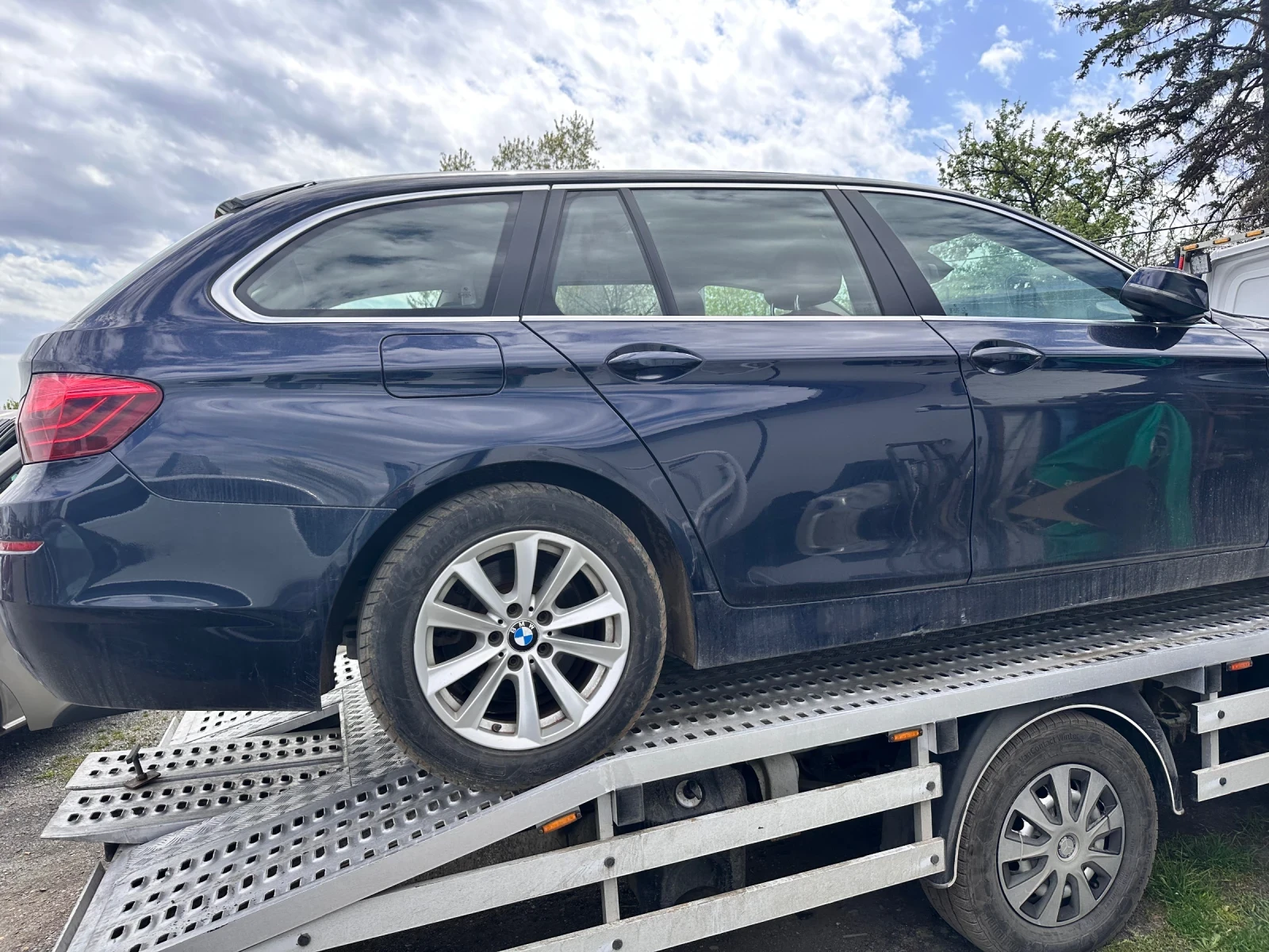 BMW 520 2, 0 i kombi - изображение 2