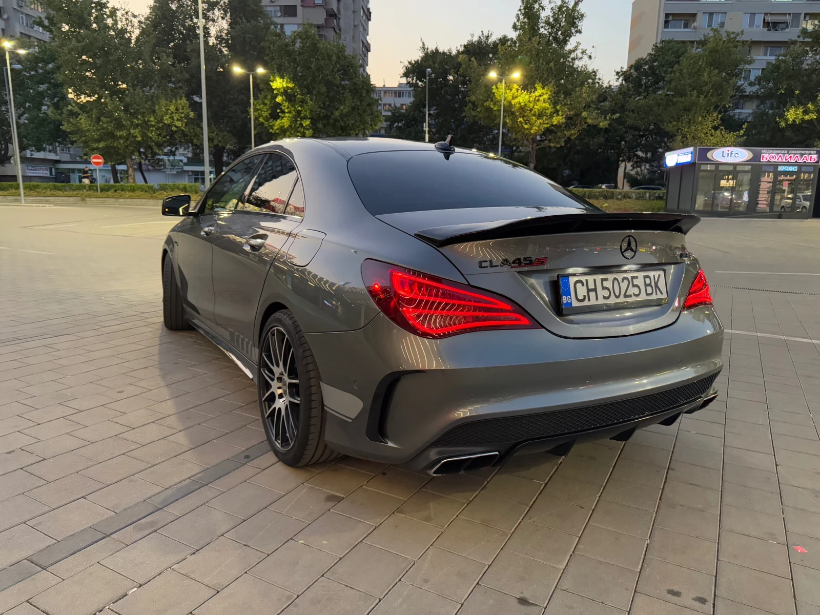 Mercedes-Benz CLA 45 AMG 4MATIC/NAVI/KAM/PANO - изображение 4