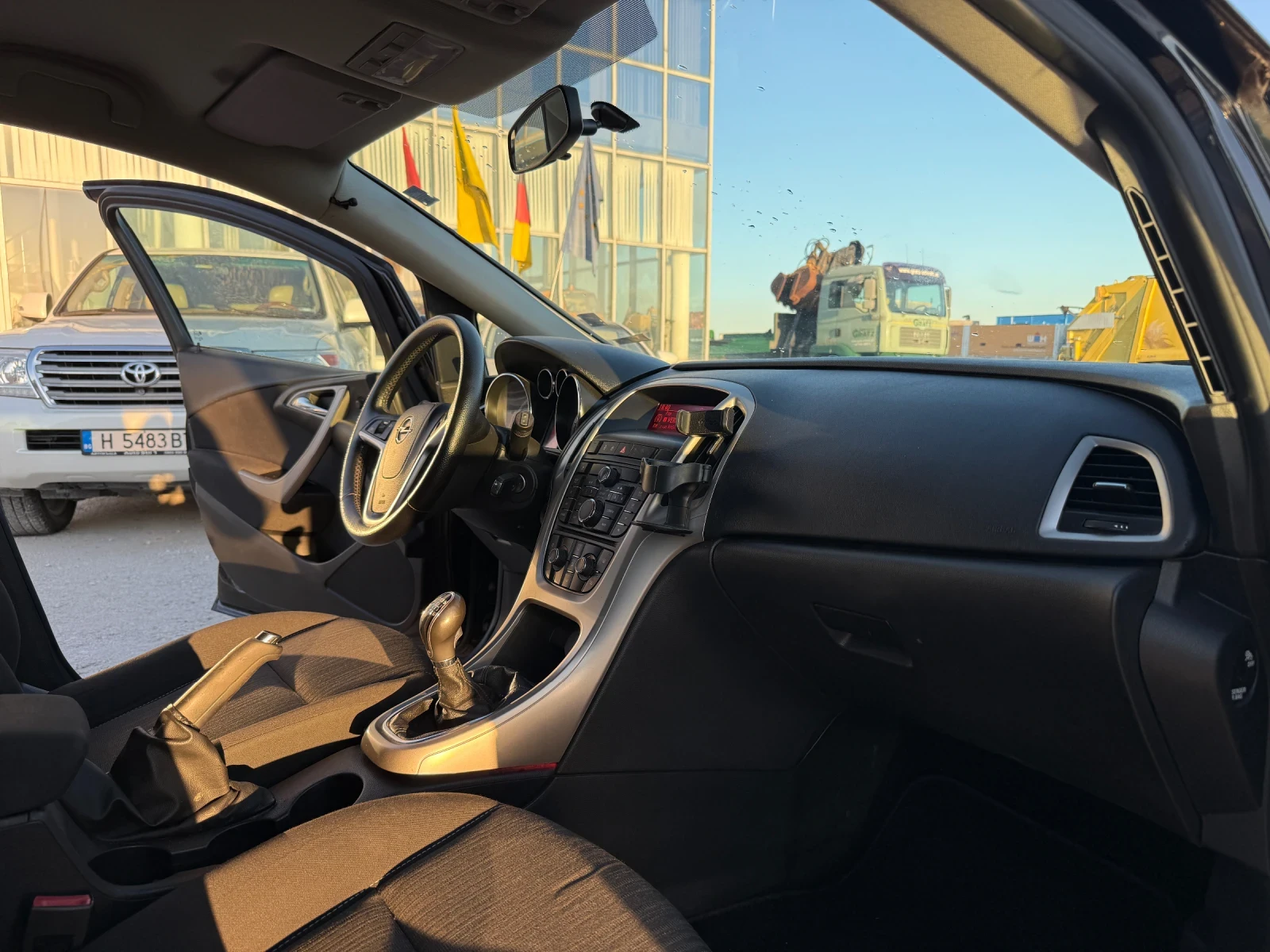 Opel Astra 1.4T* ГАЗ* FACE* РЕГИСТРАЦИЯ* 238.000км* ТОП - изображение 8