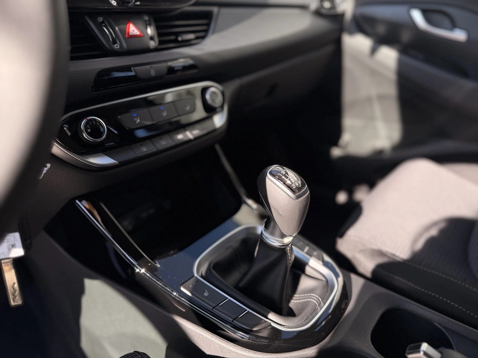 Hyundai I30   - i30 PD Wagon PE2 Business 1.5 6MT  | Mobile.bg   12