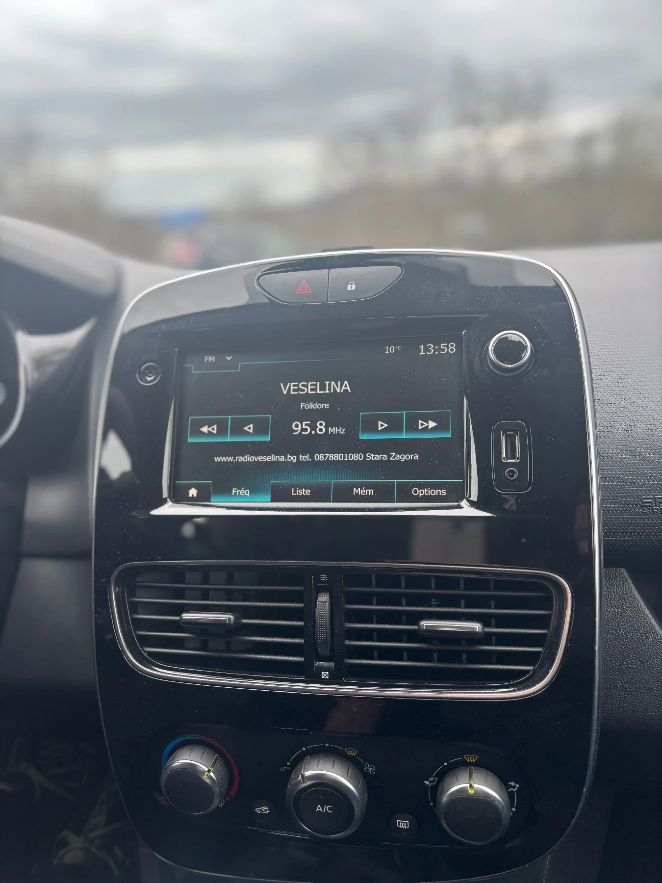 Renault Clio, снимка 14 - Автомобили и джипове - 53585124