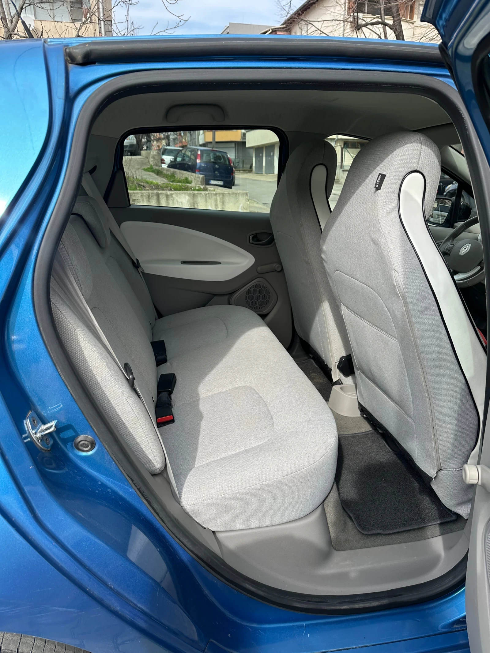 Renault Zoe, снимка 8 - Автомобили и джипове - 53585124