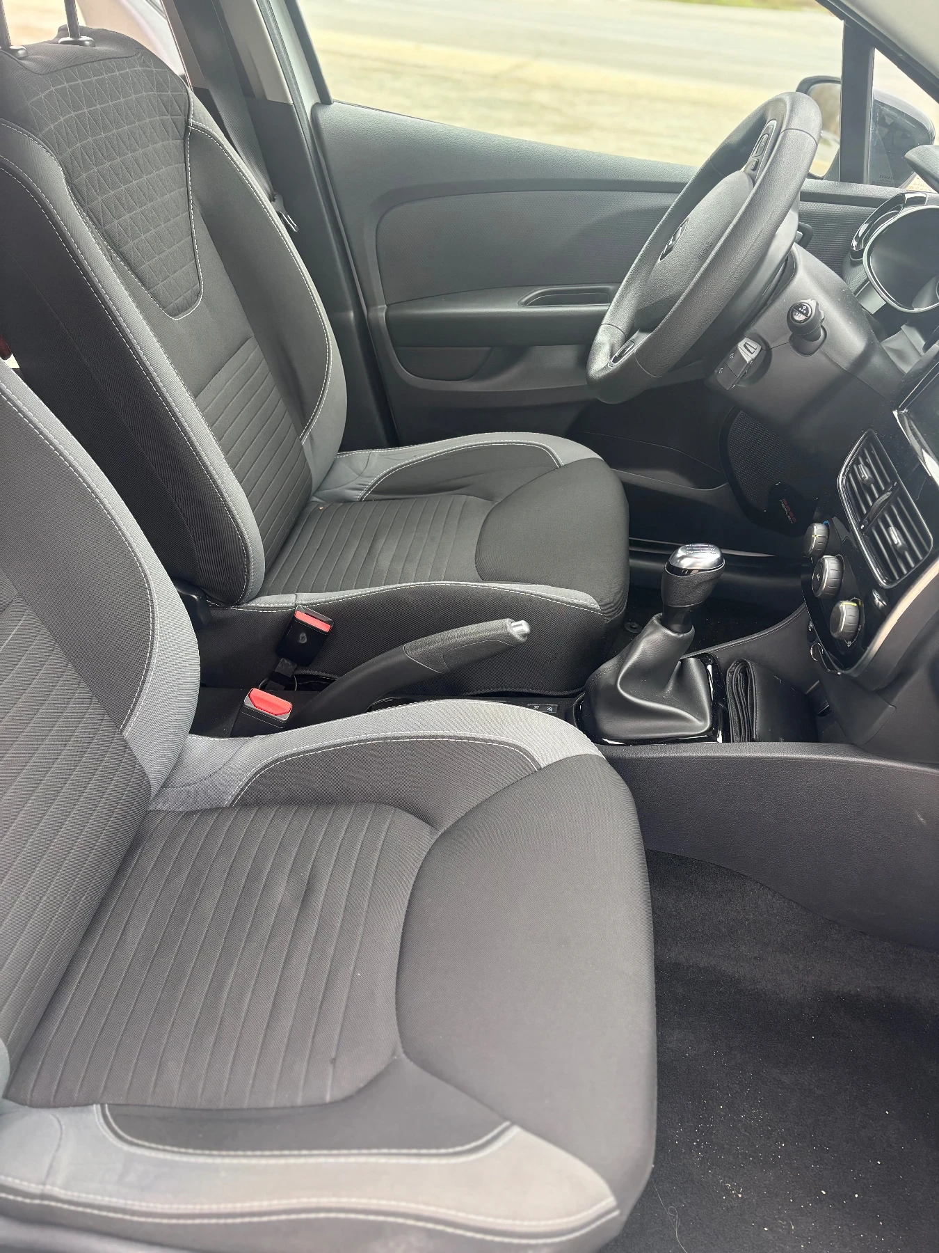 Renault Clio, снимка 11 - Автомобили и джипове - 53585124