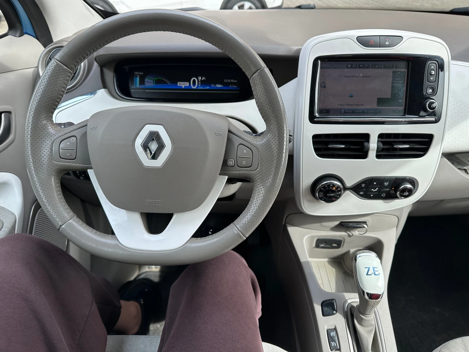 Renault Zoe, снимка 9 - Автомобили и джипове - 53585124