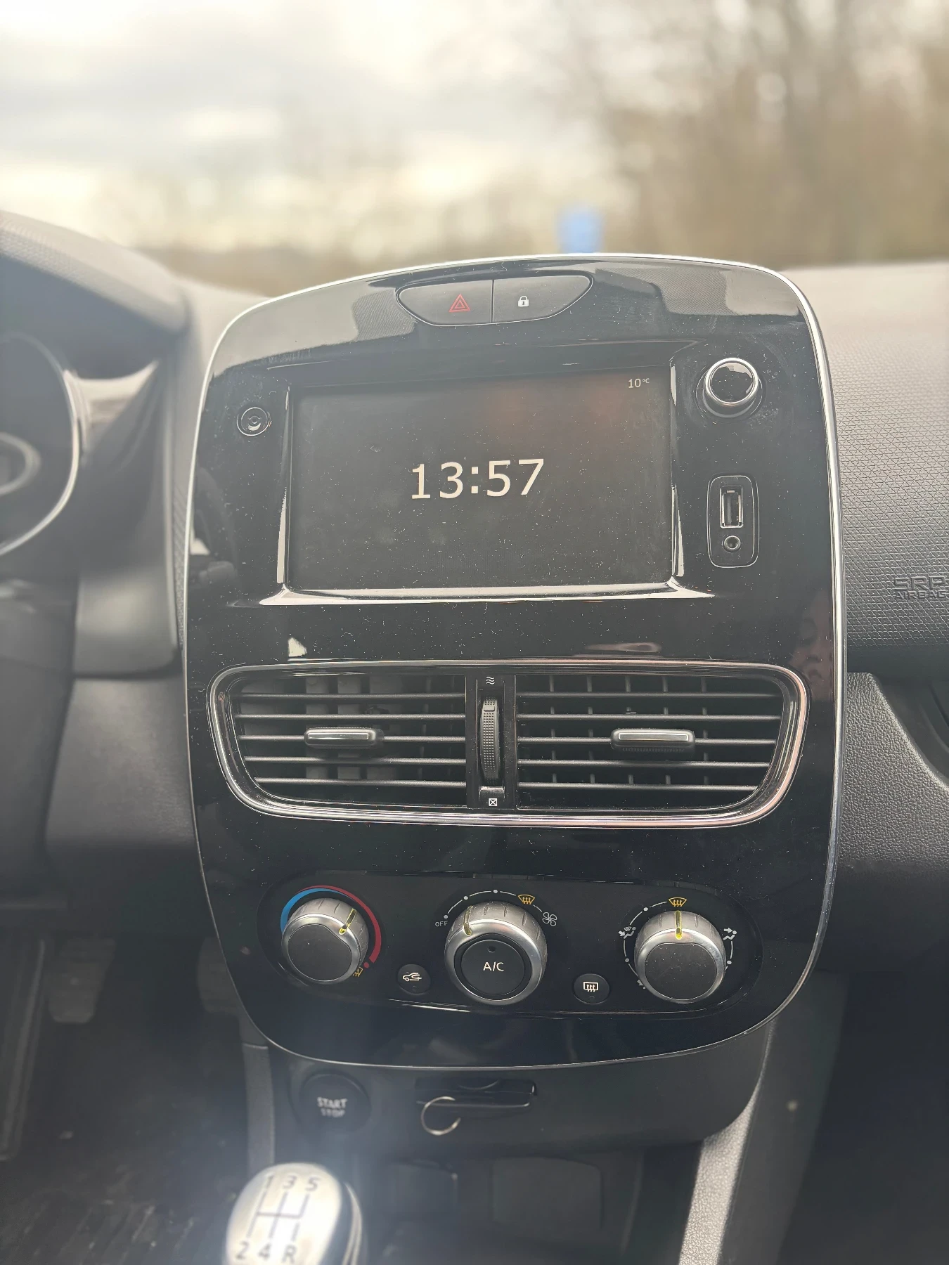 Renault Clio, снимка 12 - Автомобили и джипове - 53585124