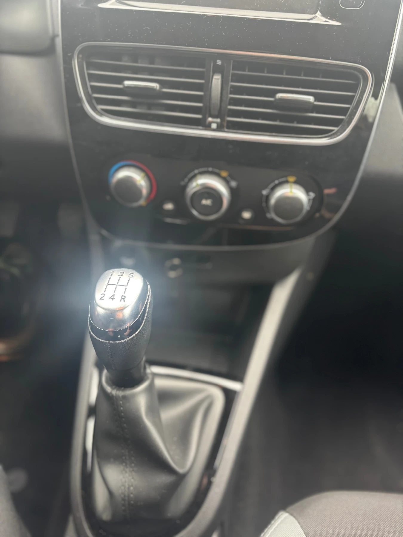 Renault Clio, снимка 13 - Автомобили и джипове - 53585124