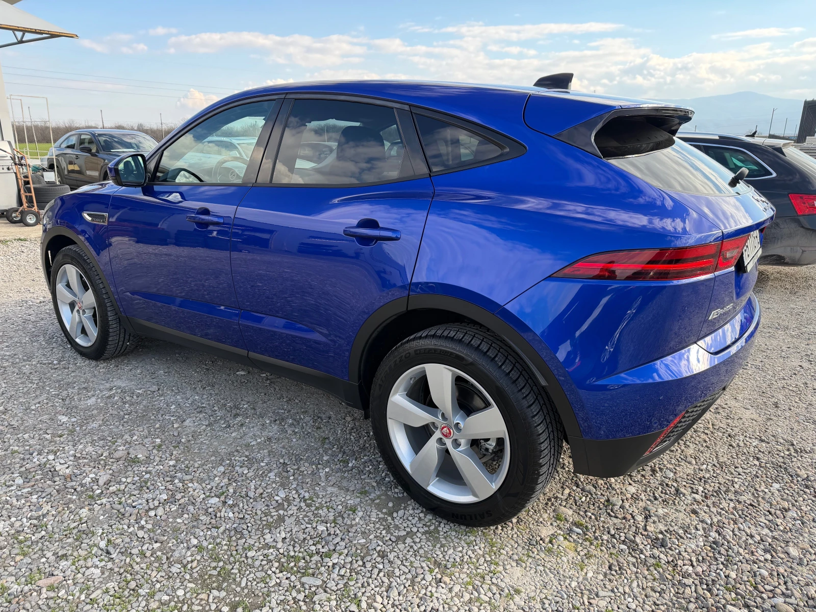 Jaguar E-pace 2.0 D (КАТО НОВА) - изображение 7