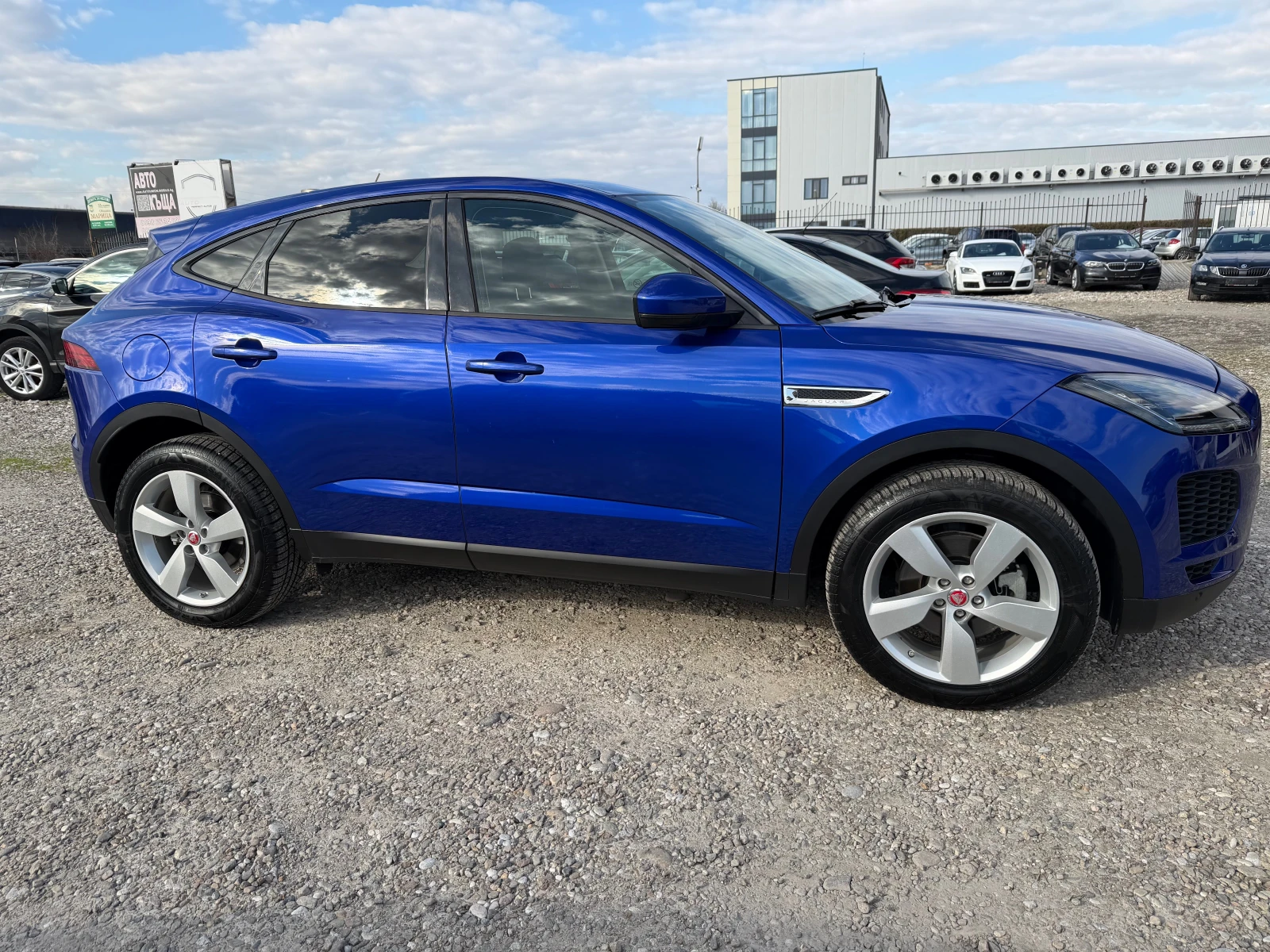 Jaguar E-pace 2.0 D (КАТО НОВА) - изображение 4