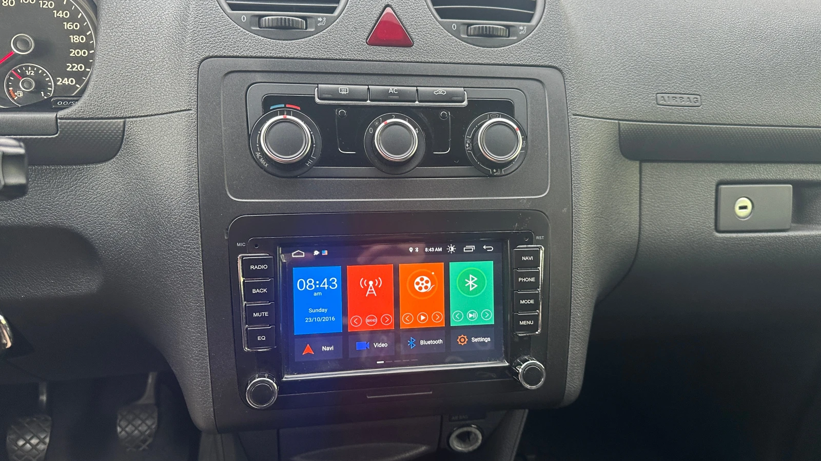 VW Caddy 1.6 TDI / Пътнически, снимка 14 - Автомобили и джипове - 53765600