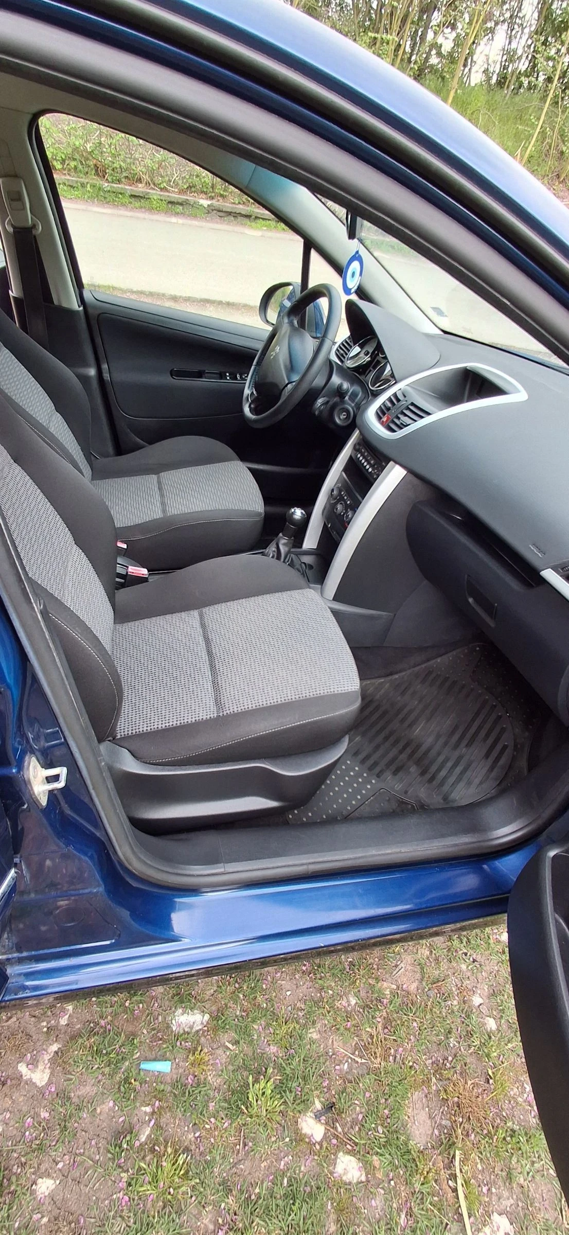 Peugeot 207 1.4i, снимка 9 - Автомобили и джипове - 54488484