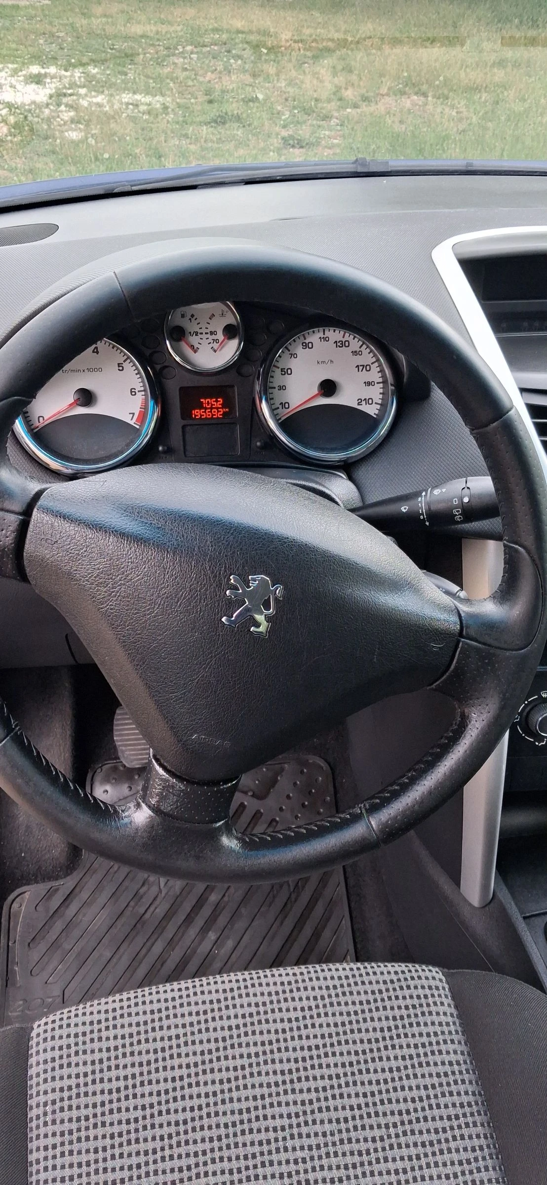 Peugeot 207 1.4i, снимка 7 - Автомобили и джипове - 54488484