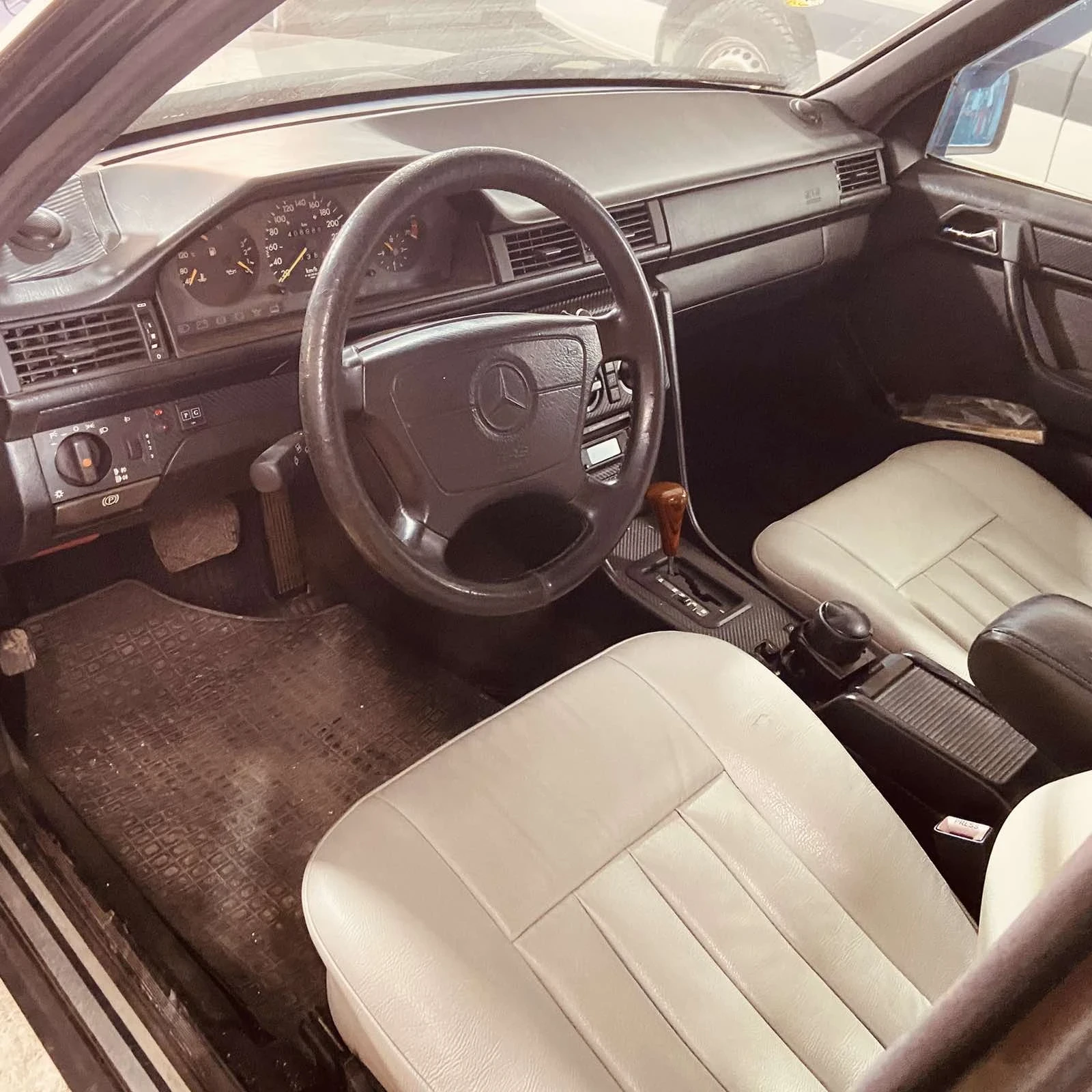 Mercedes-Benz 124 200E, снимка 9 - Автомобили и джипове - 54527606