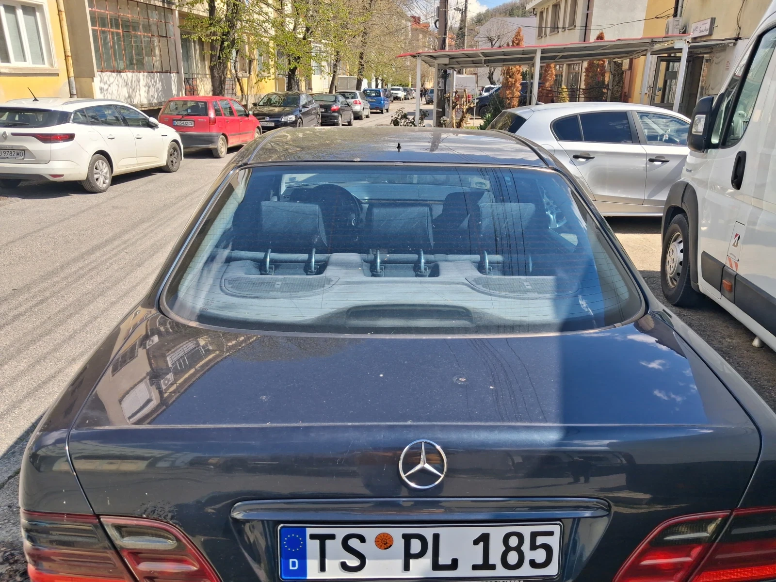 Mercedes-Benz E 220, снимка 5 - Автомобили и джипове - 54629397