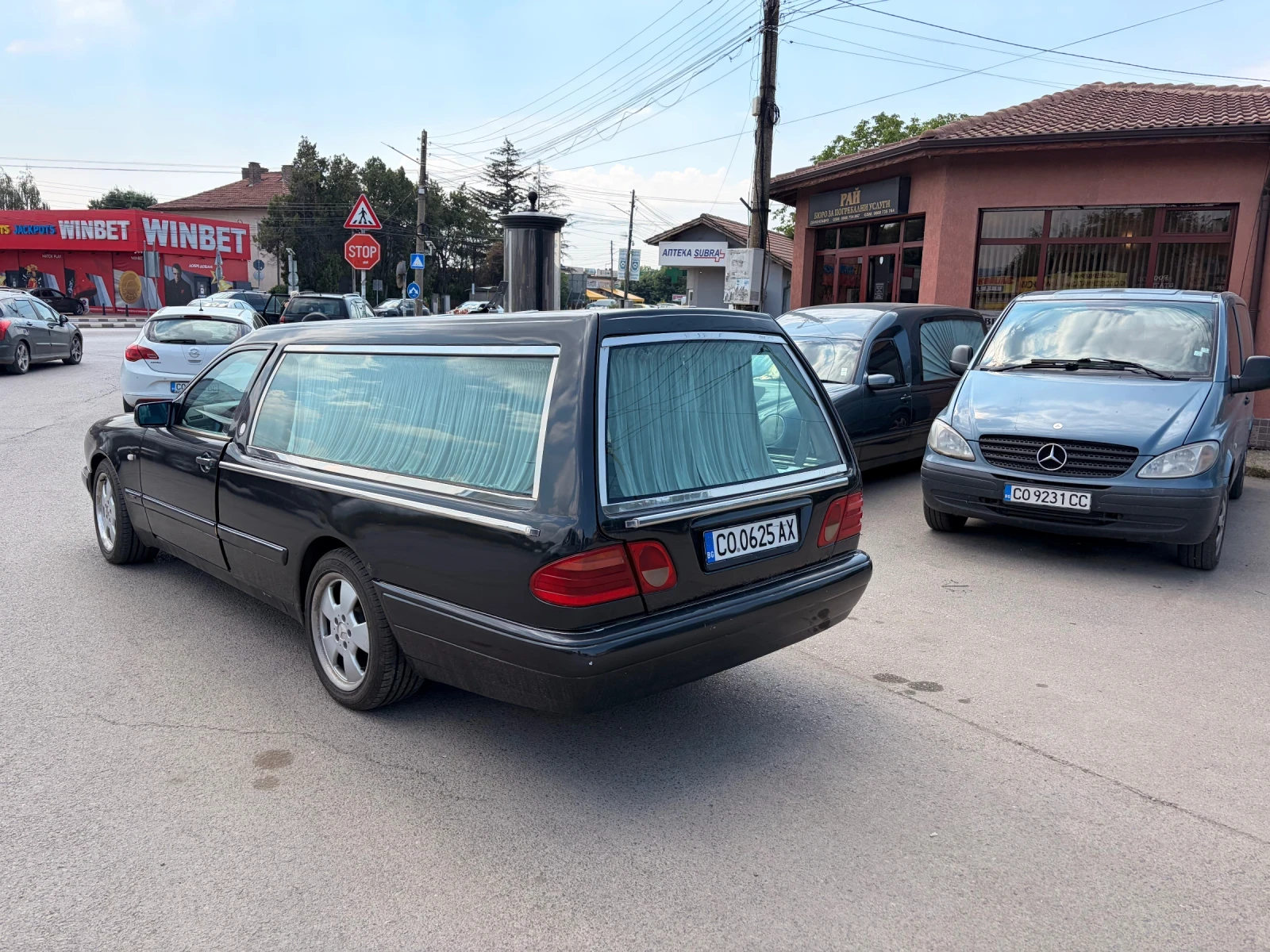 Mercedes-Benz E 220 Специален Автомобил, снимка 3 - Автомобили и джипове - 55067628